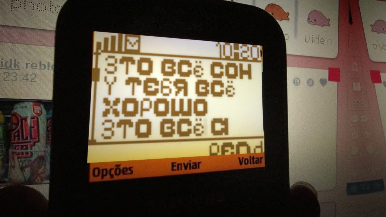 Кадр: тёмный корпус Nokia, серо-голубой LCD